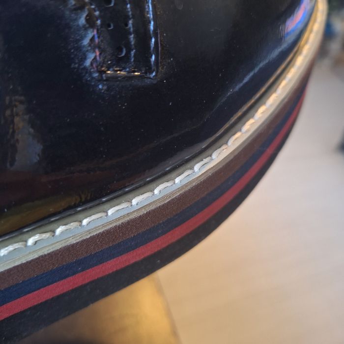 Лачени обувки на платформа,използвани много малко, шити ,40номер