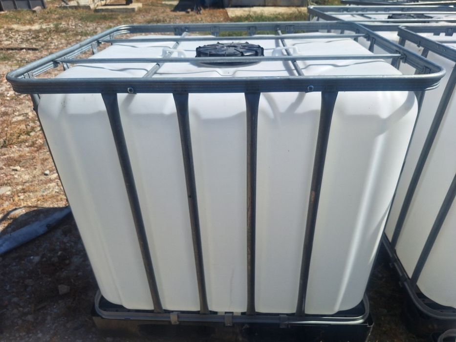 Бидони 1000 литра за хранителни продукти от рапично олио като Нови.