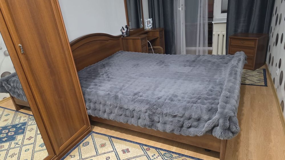 Продам спальный гарнитур