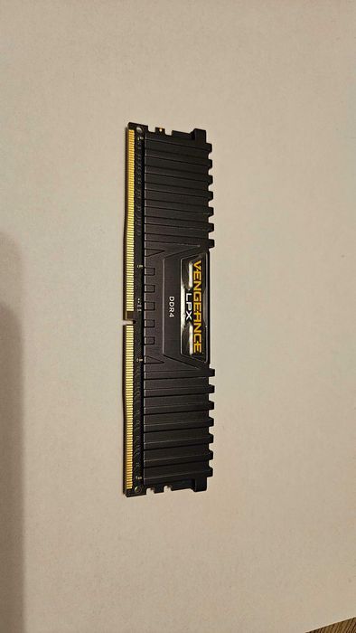 CORSAIR Memorie Corsair Vengeance LPX Black 16GB DDR4 3000MHz CL15