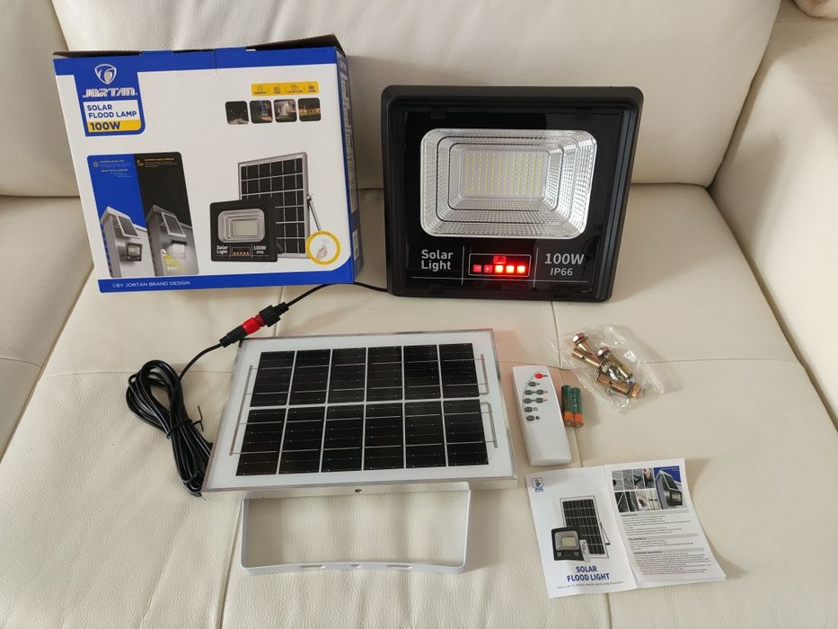 Proiector LED Solar lampa Gradina 100W Autonomie 12H , Cablu 5 metri , Lampa led solara iluminare curte terasa gradina garaj magazie