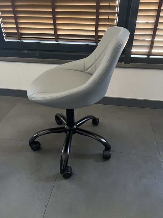 Стол на колелца Soho /bb/-24м гаранция и безплатна до офис