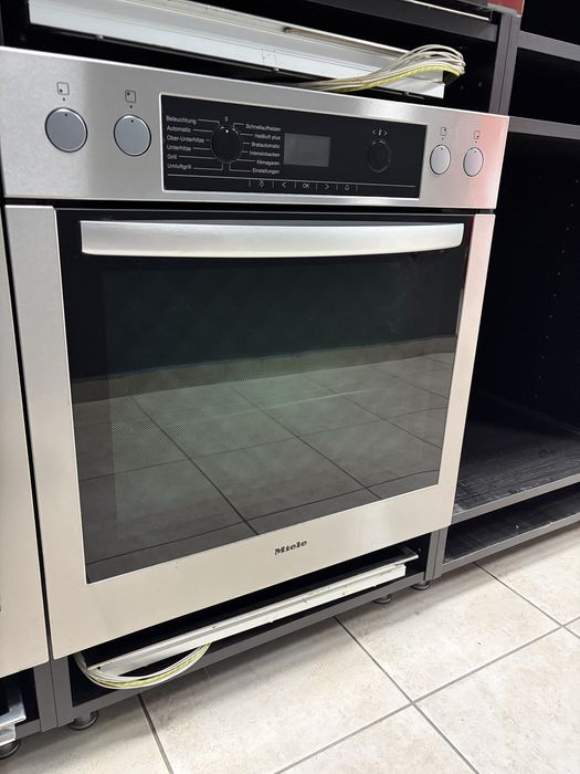 Miele H 5147 Е Фурна за вграждане с плот функция пара/24 мес гаранция