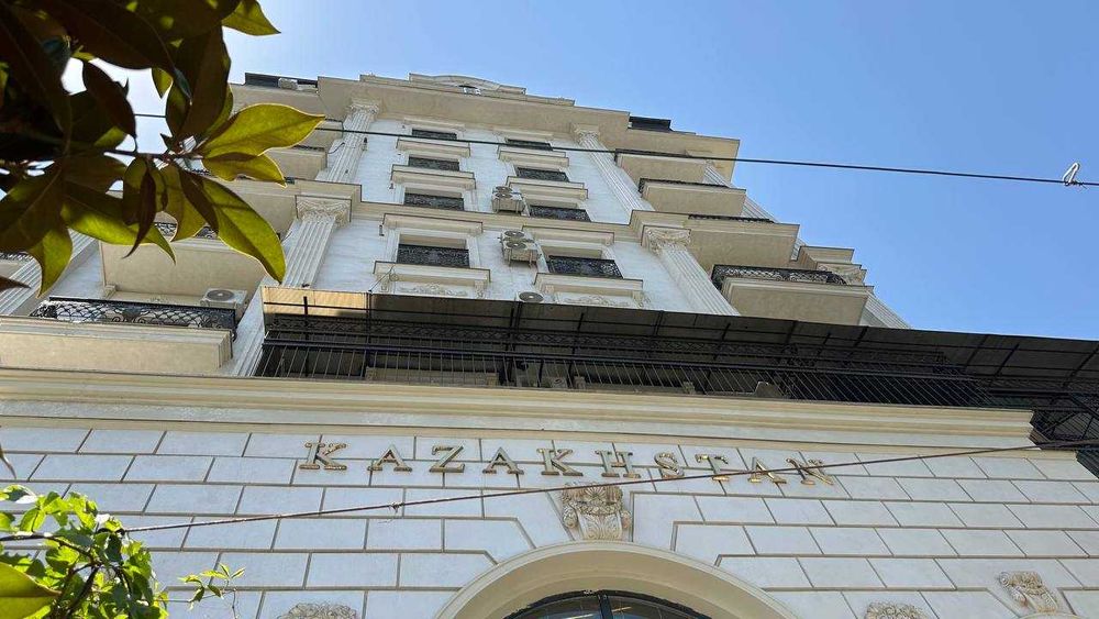 Продается 300 кв.Жк Казахстан Новостройка Офис Кафе 2000 за кв.м