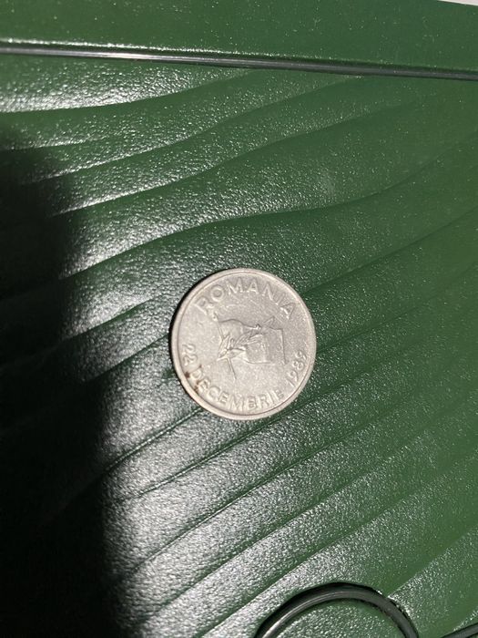 Vând monedă de 10 lei în stare bună