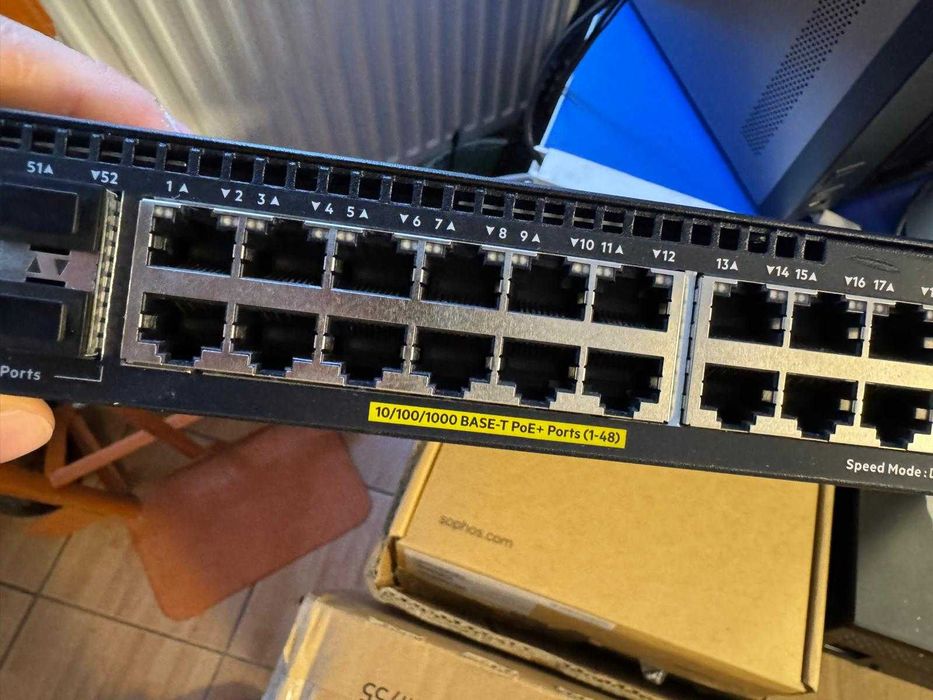 Switch HPEaruba networking JL262A Enterprise