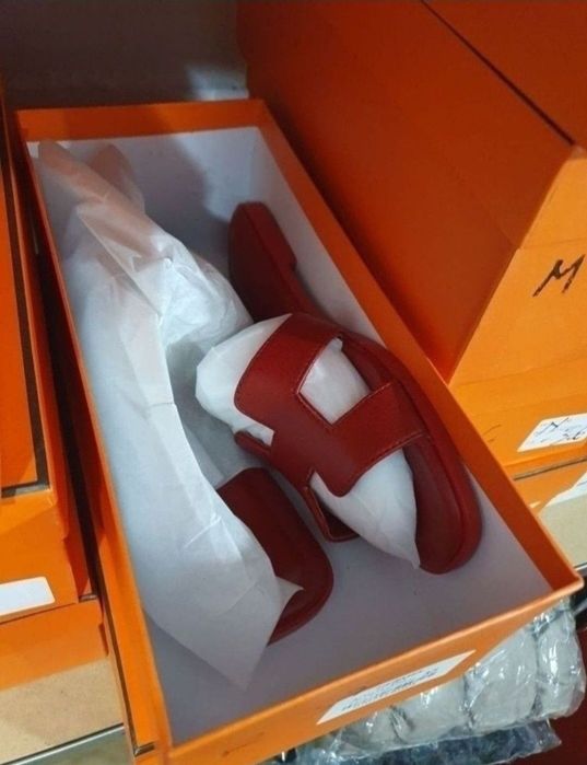 Papuci H. E. R. M. E. S piele