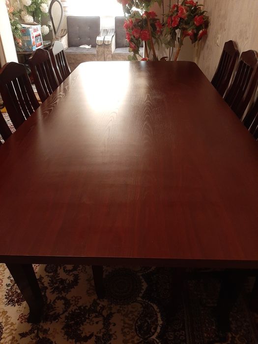 Стол 10 та стуллари билан сотилади