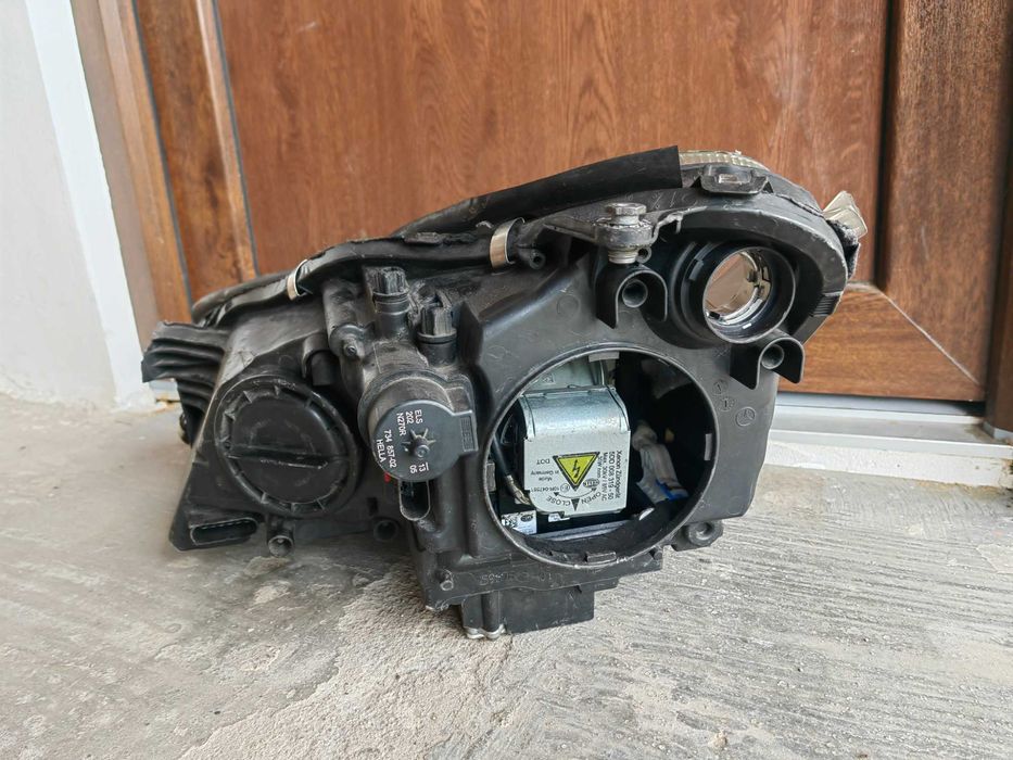 Фар Mercedes CLS W219 Xenon Десен / Фар Мерцедес ЦЛС W219 Оригинален