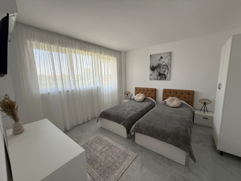 Inchiriez apartament  4 camere