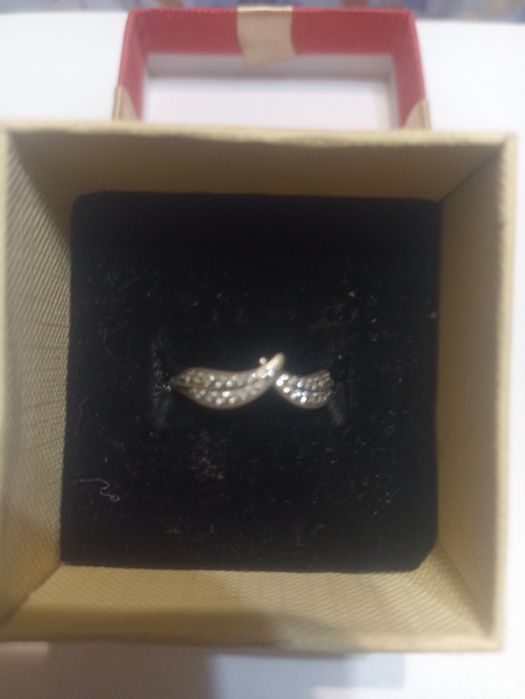 Продам кольцо серебряное Пандора