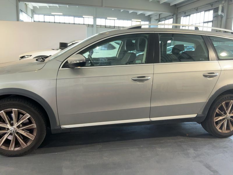 Volkswagen Passat 2.0 TDI 4Motion BlueMotion Tech 2012