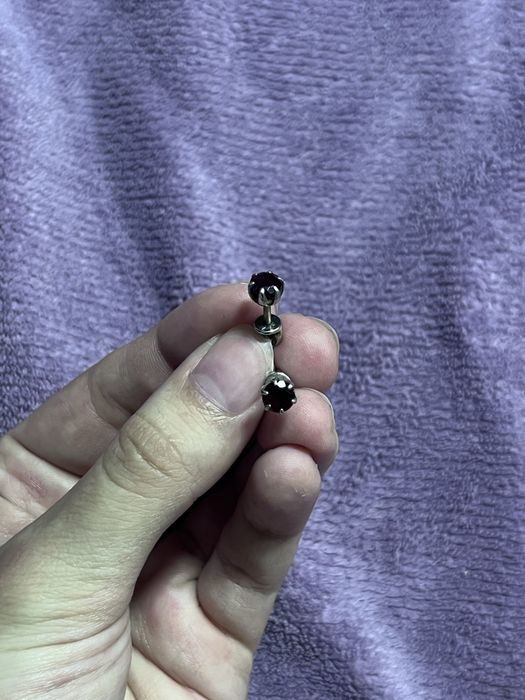 Продам серёжки  серебрянные с камнем