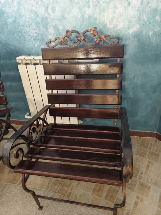 Продаётся набор мебели скамейка и кркслаиз ковки и дерева