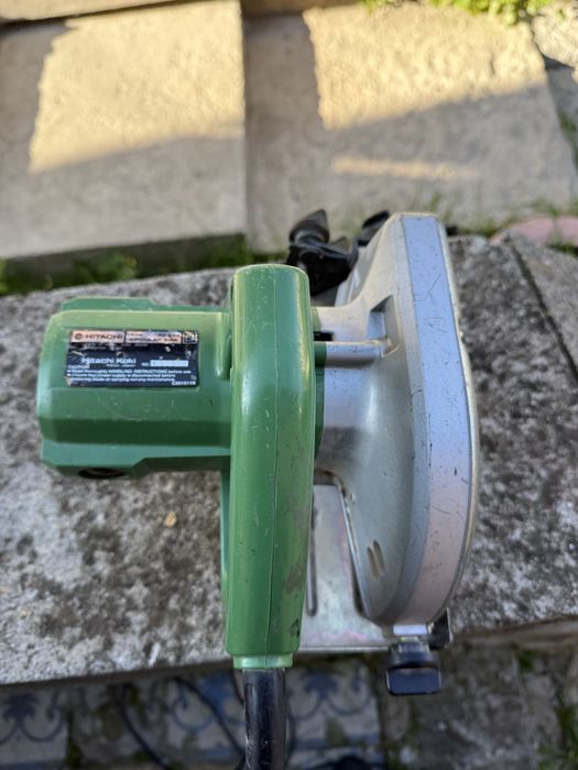 Circular unghiular Hitachi