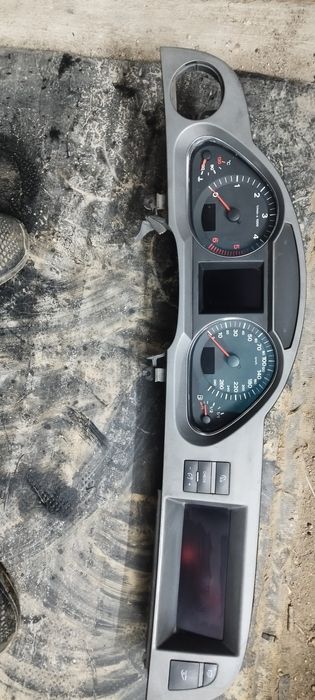 Конзола с километраж /нави audi a6 c6