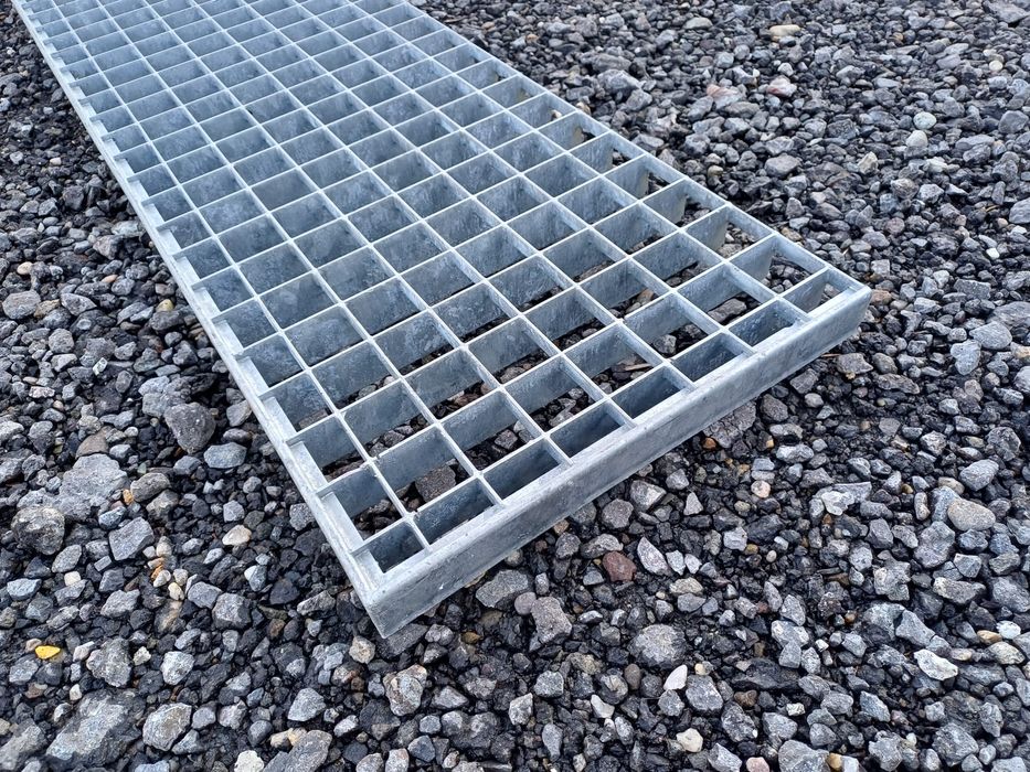 Trepte zincate galvanizate