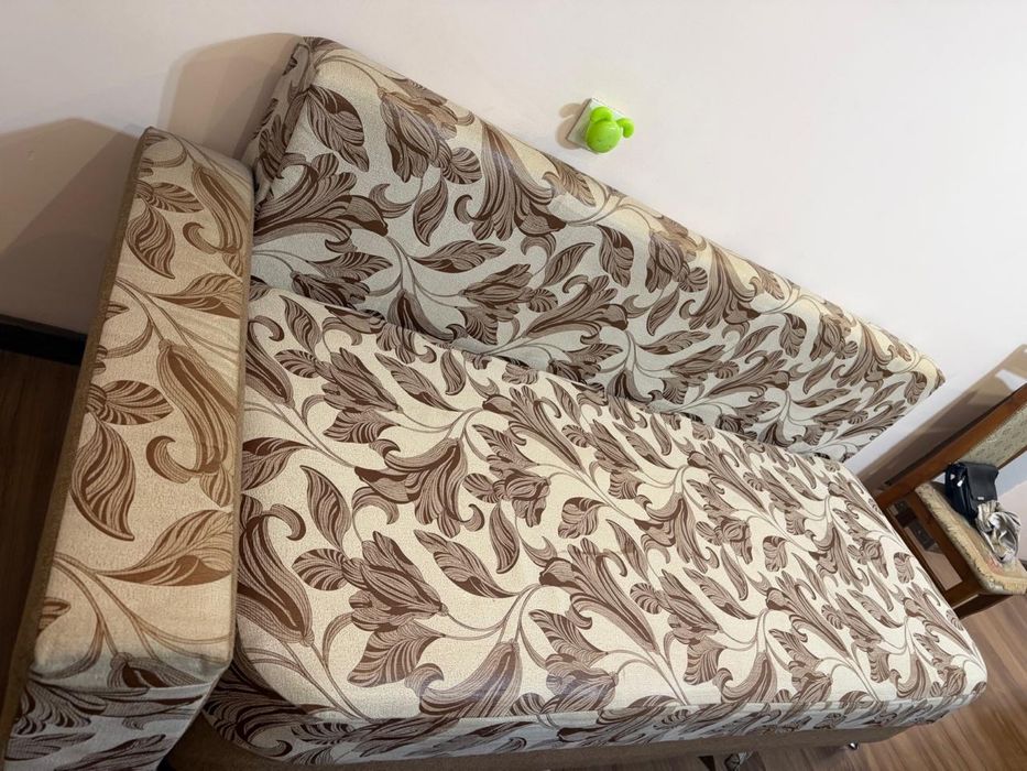 срочно продам диван