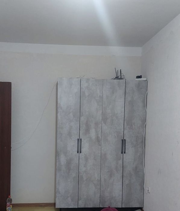 Шкаф почти новый.