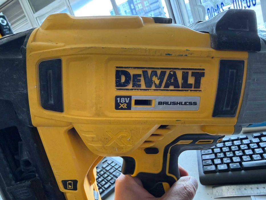 Акумулатор такер Dewalt DCN 890