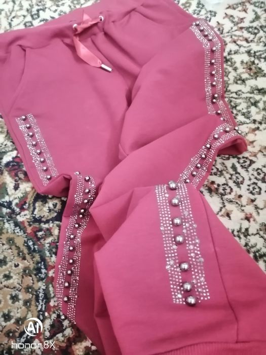 Женская спортивный костюм.