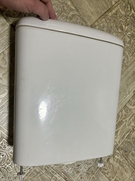 Продам бачек в сборе., арматуру б/у