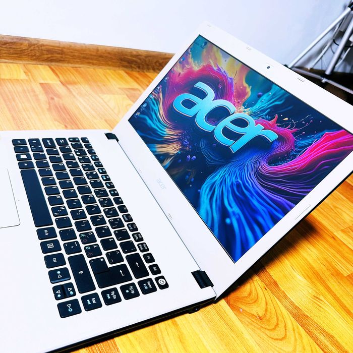 Laptop Acer Gold&Black / IntelCore i3-5005U / Windows 11 / 8GB RAM / Livrare GRATUITA!