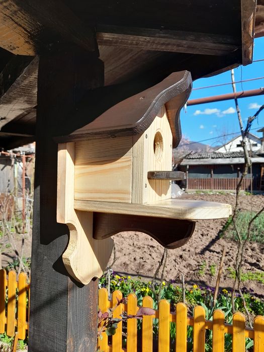 Дървена къщичка за птици