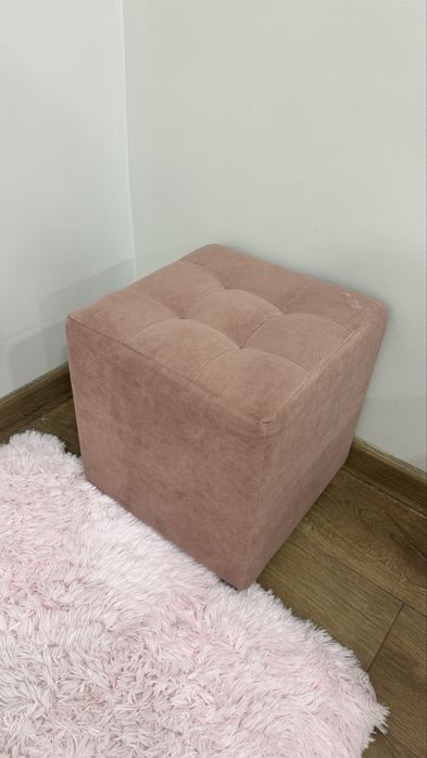 Пуфик розовый и коврик
