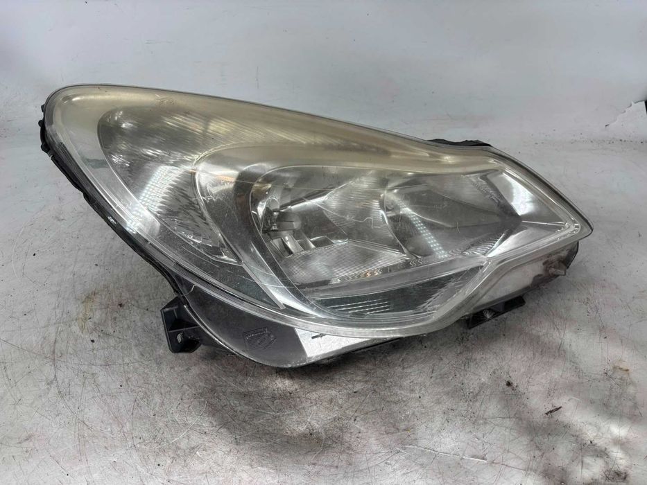 Far stanga/dreapta Opel Corsa d an 2012