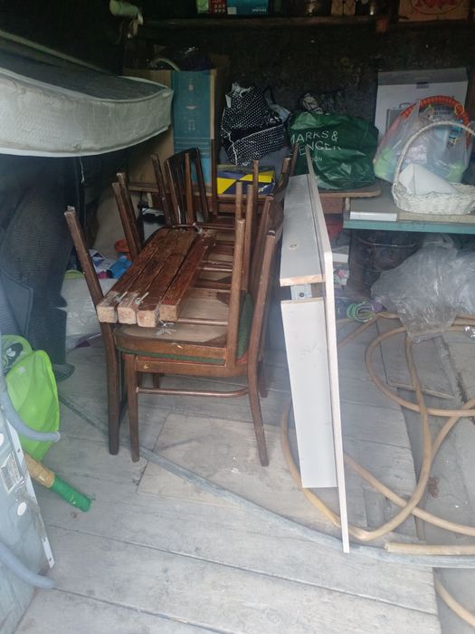 Стол со стульями