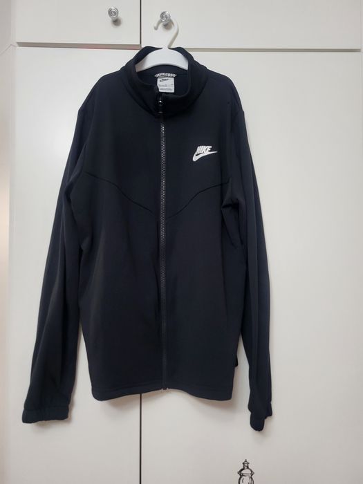 Тениска Ralph Lauren, къси панталони Polo, горнище Nike, кори за футбо