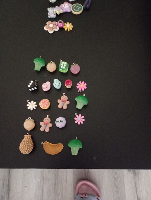 Ръчна изработка на обеци с различни висулки и елементии