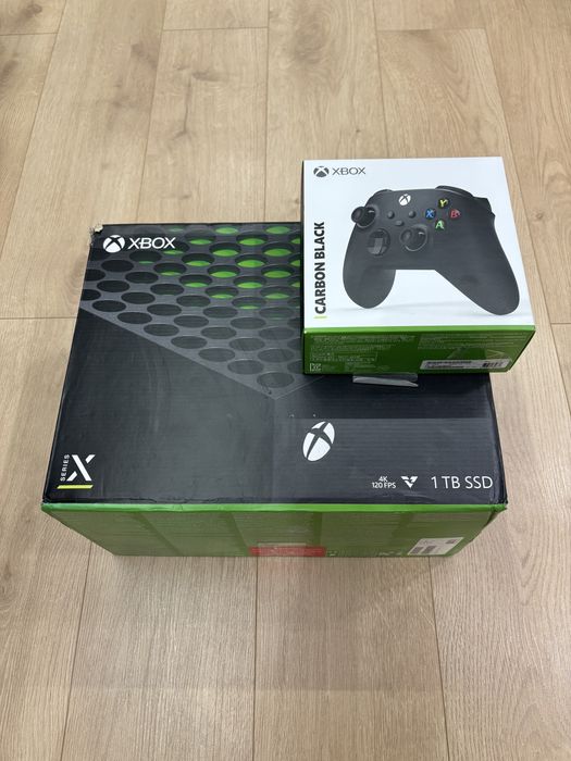 Xbox Series X 1TB + 2 геймпада