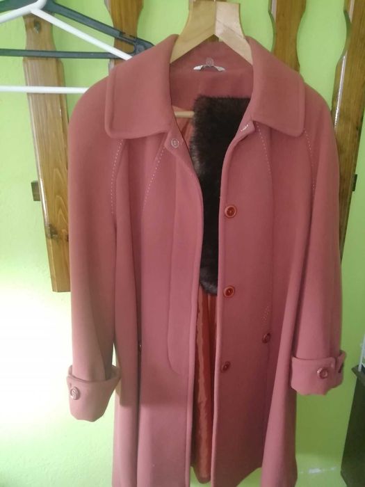 Дамско палто  с подвижна яка