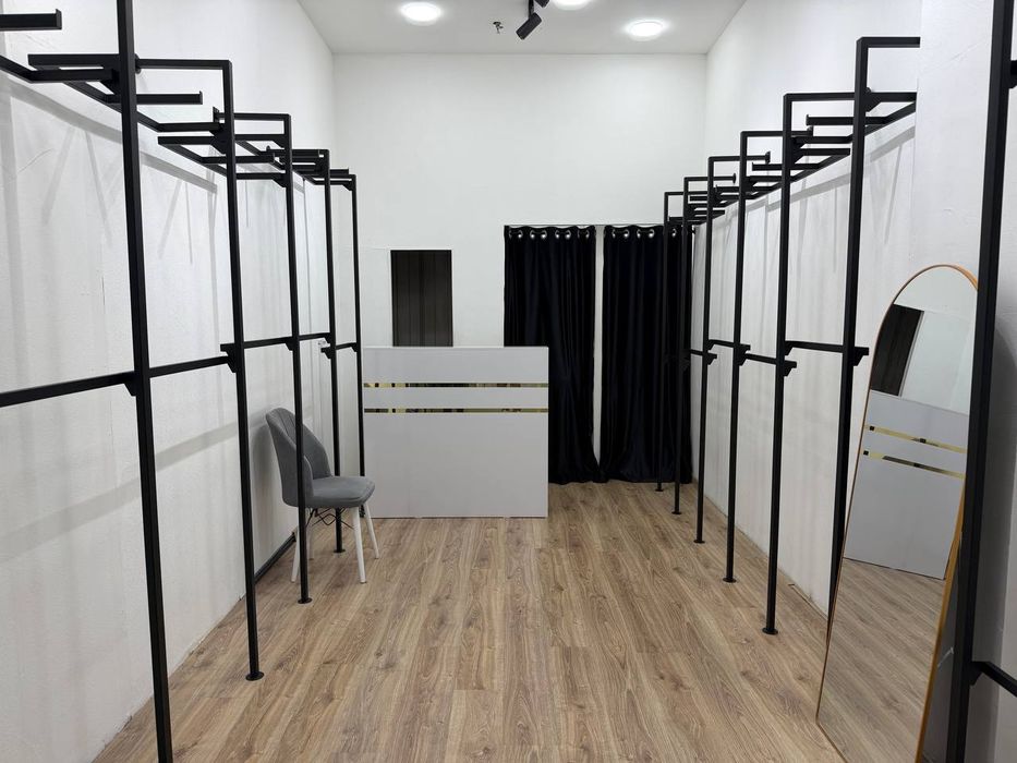 Металлические стойки для магазина