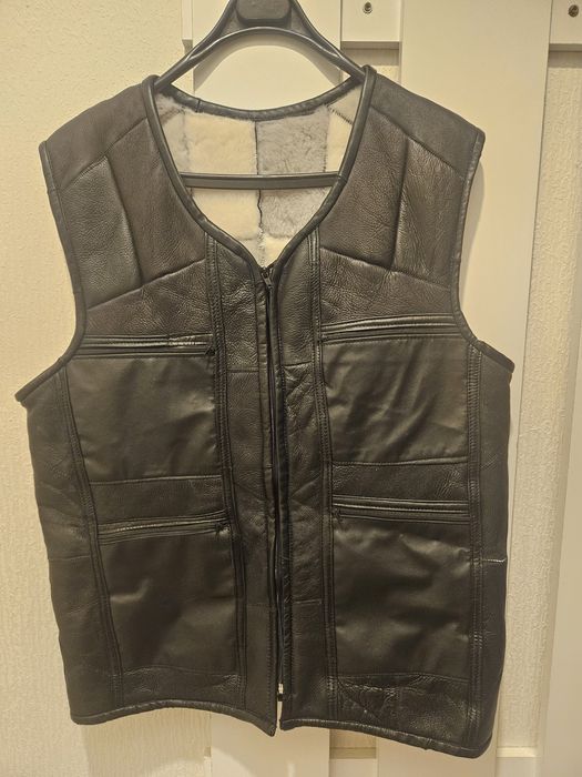 Продам мужскую кожаную безрукавку жилет