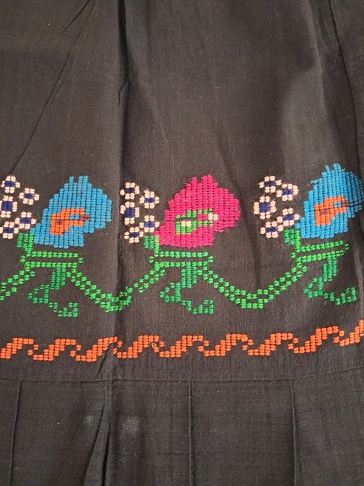 Ръчно бродирани престилки