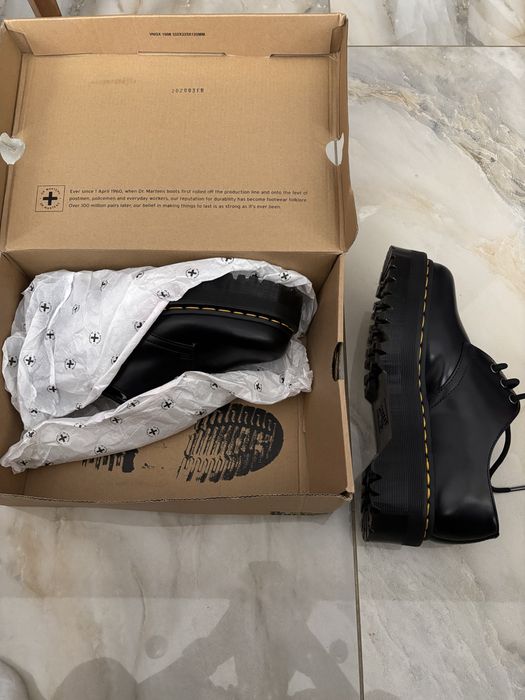 Dr. Martens pantofi