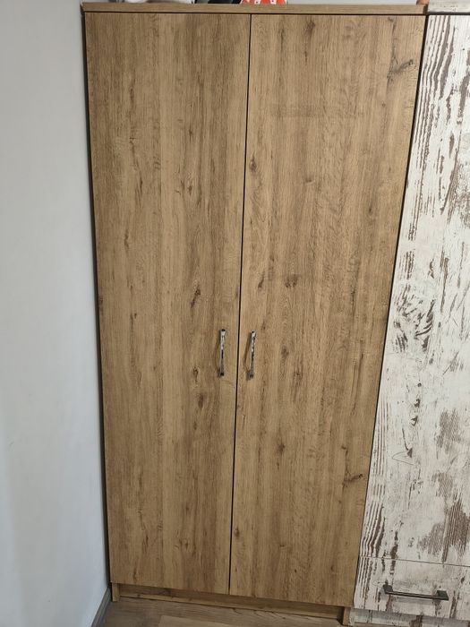 Продавам 2 гардероба