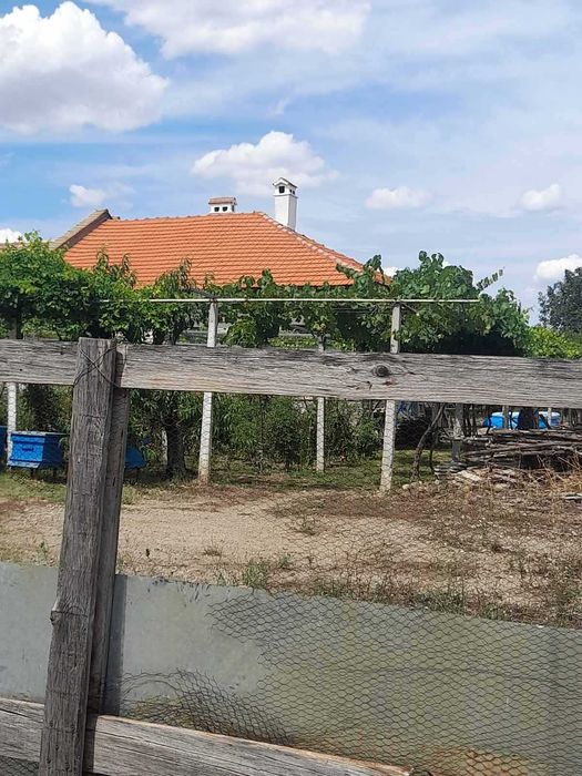 Къща в Индустриална зона, с.Руец