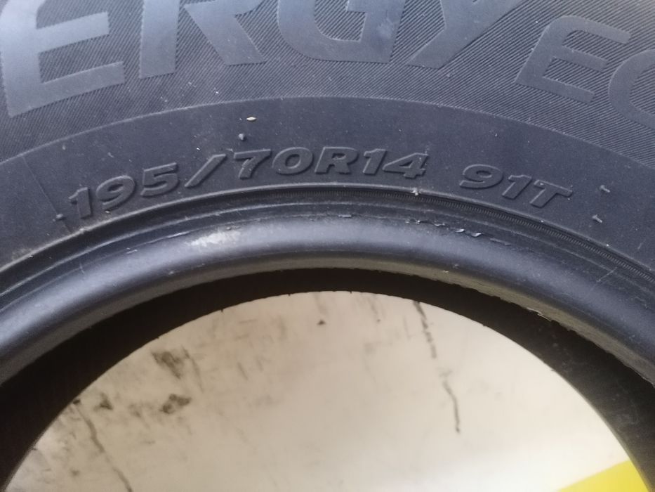 195/70/14  2* Hankook vara 91t   dot 0914.  7,,11mm