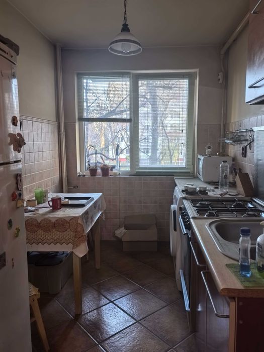 Vand apartament de 2 camere situat în zona Bdul Obregia,