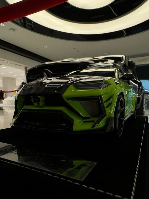 Коллекционная моделька 1:18 Lamborghini urus