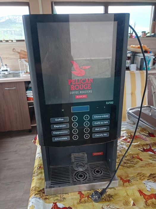 Продавам кафе машина в отлично състояние