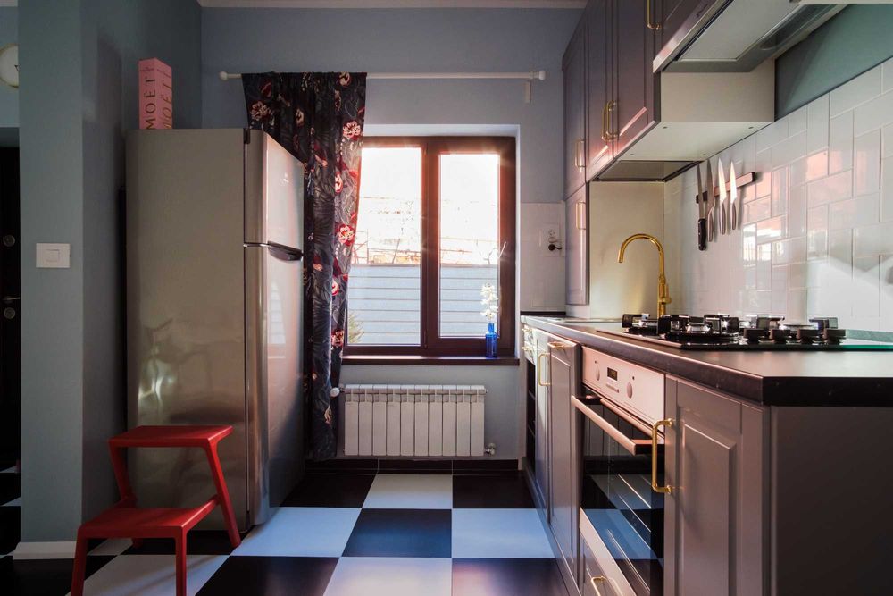 De inchiriat casa 2 camere renovata mobilata cu curte mare si vegetatie - Plevnei-Gara de Nord - Direct proprietar