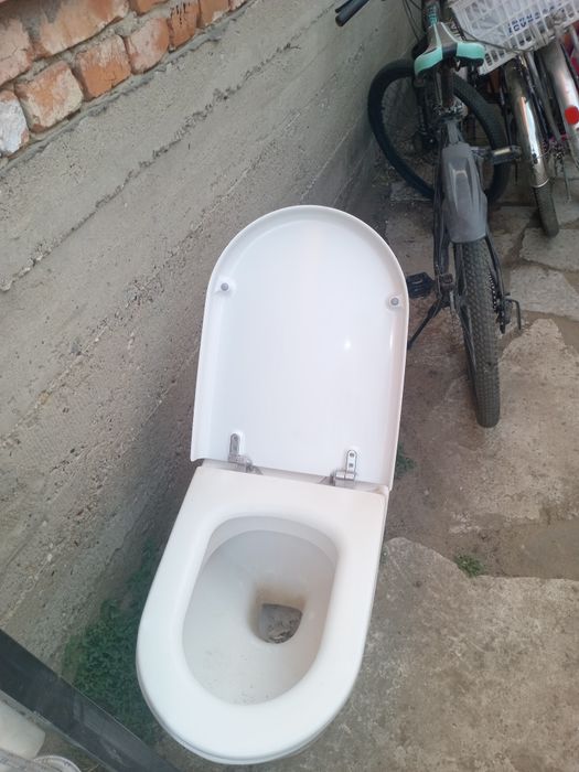 Унитаз настенный продам