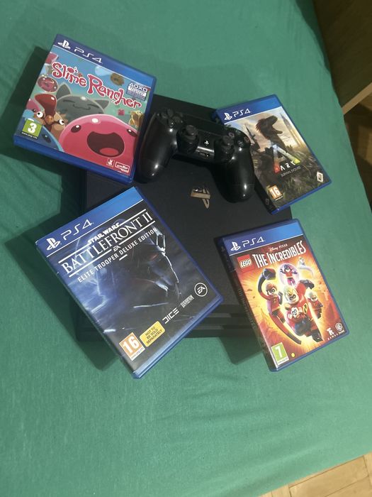 Playstation 4 PRO с 4 игри