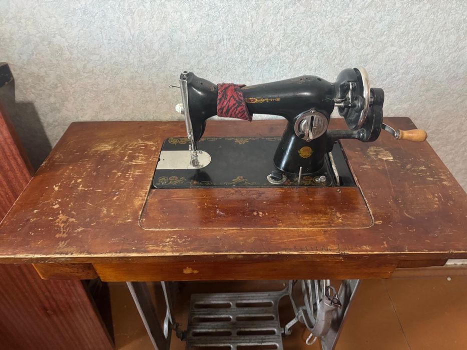 Продам шв.машину, ТВ, кровати