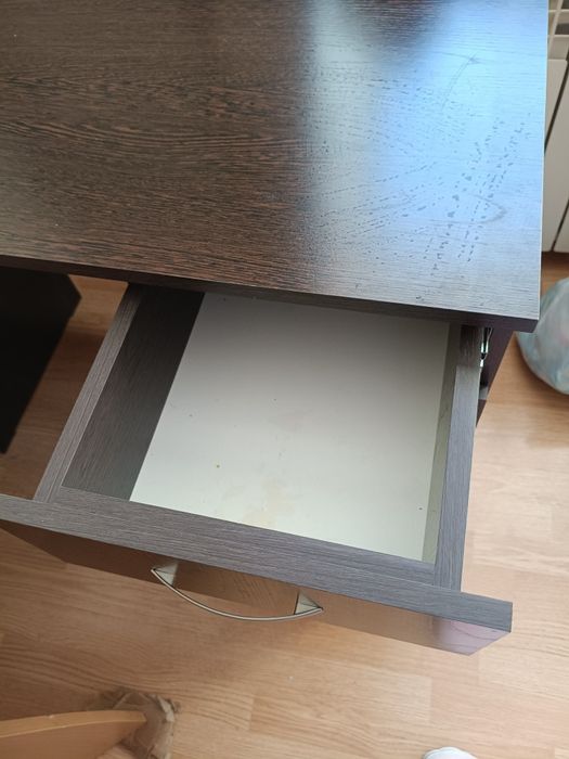 Продам  стол в хорошем состоянии